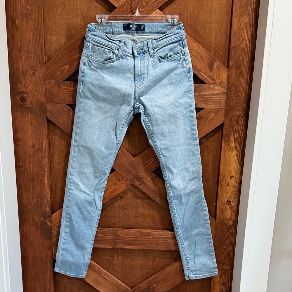 Hollister  skinny Jeans size 28x30 smoke free home